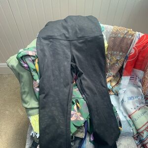 Chic Black Patterned Leggings